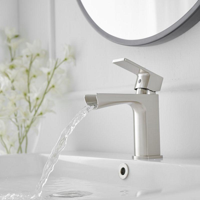 Single-Hole Single-handle Bathroom Faucet with Drain Assembly