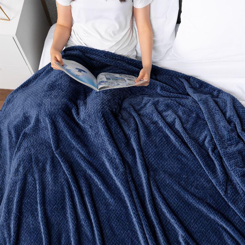 Pavilia Hand Woven Throw Blanket