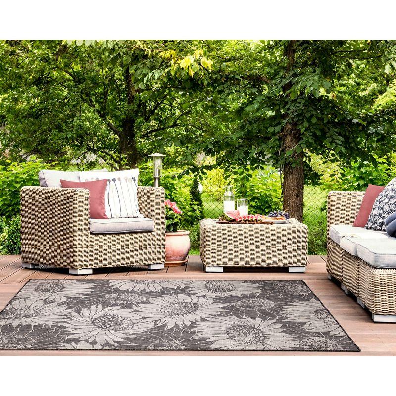 Liora Manne Carmel Sunflower Field Indoor/Outdoor Rug Black 4'10" x 7'6"
