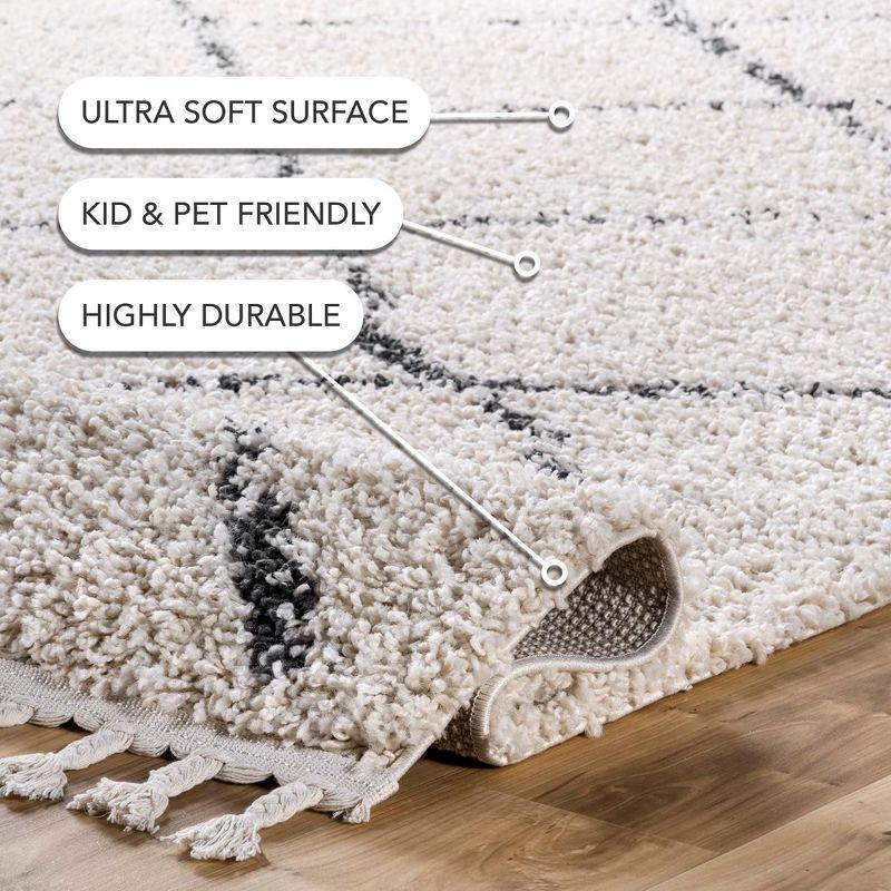Nuloom Jessie Trellis 5x8 Indoor Area Rug for Living Room Bedroom Dining Room, Off White/Charcoal