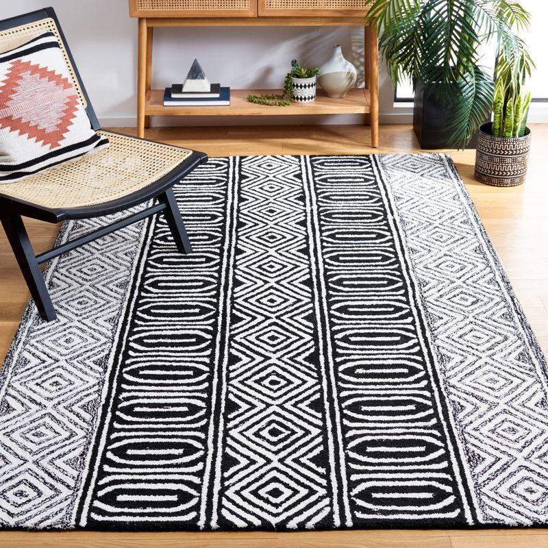 Capri Black and Ivory Hand-Tufted Wool 4' x 6' Area Rug