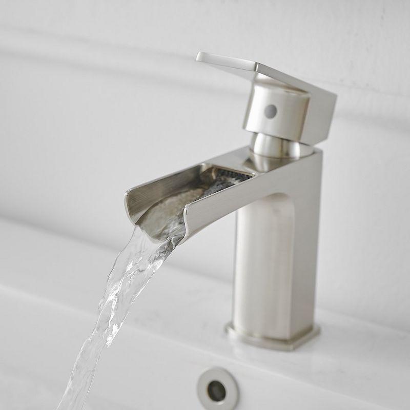 Single-Hole Single-handle Bathroom Faucet with Drain Assembly