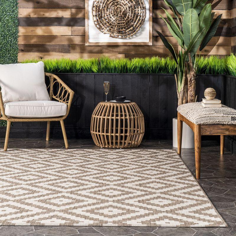 Nuloom Marybelle Trellis 5x8 Indoor/Outdoor Area Rug for Living Room Patio Deck Front Porch Kitchen, Taupe/Ivory