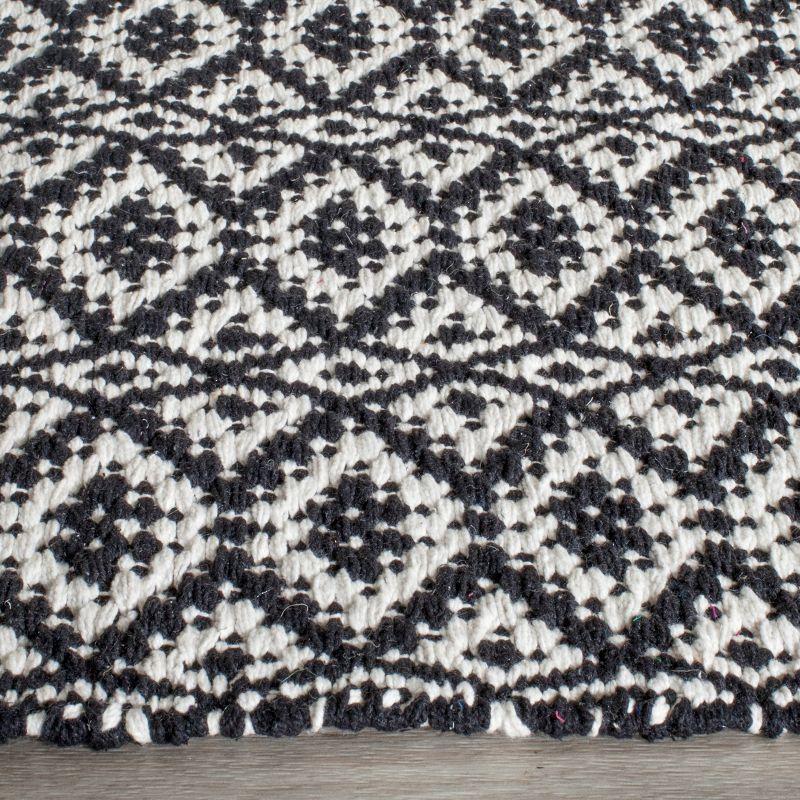 Montauk MTK716 Hand Woven Indoor Accent Rug - Ivory/Black - 3'x5' - Safavieh