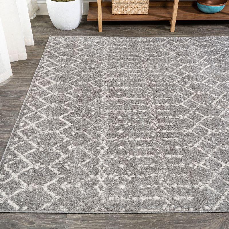 Reversible Gray/Ivory Trellis Synthetic 8' x 10' Area Rug