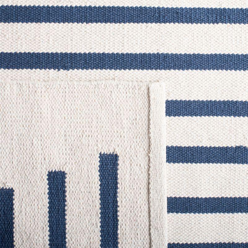 Montauk MTK313 Hand Woven Indoor Accent Rug - Ivory/Navy - 3'x5' - Safavieh