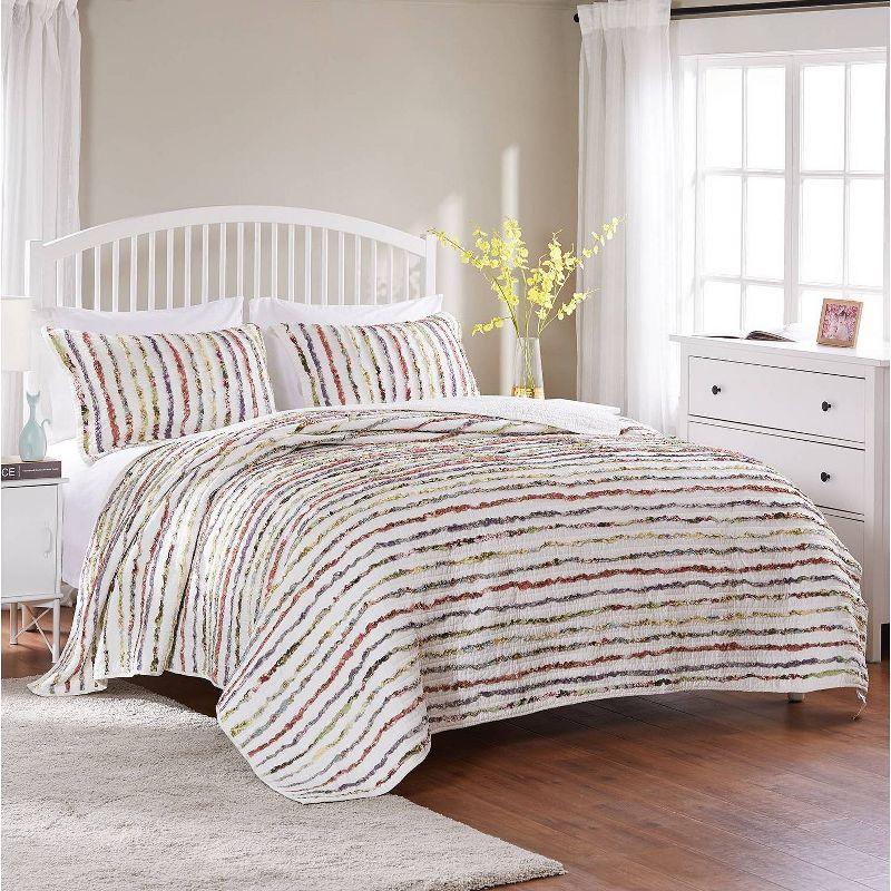 Elegant Twin-Size Ruffled Cotton Quilt Set in White