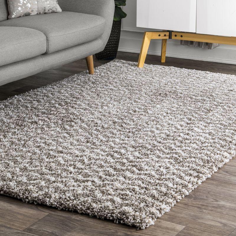 nuLOOM Cuellar Chevron Shaggy Area Rug