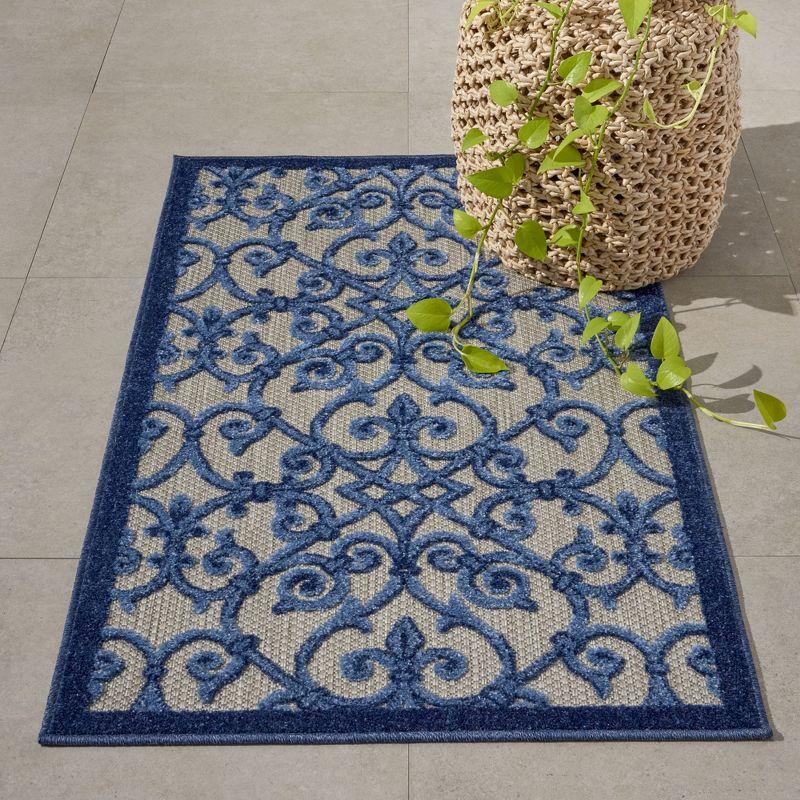 Aloha Grey/Blue Floral Indoor/Outdoor 2'8" x 4' Area Rug