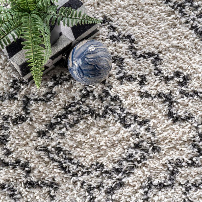 Nuloom Vasiliki Geometric 2x8 Runner Shag Indoor Area Rug for Living Room Bedroom Dining Room Nursery Entryway Hallway, Off White/Charcoal