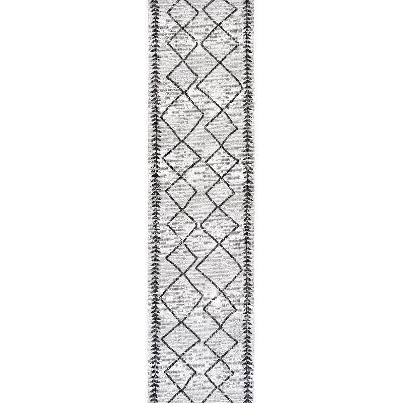 Derya Diamond Trellis Indoor/Outdoor Area Rug - JONATHAN Y