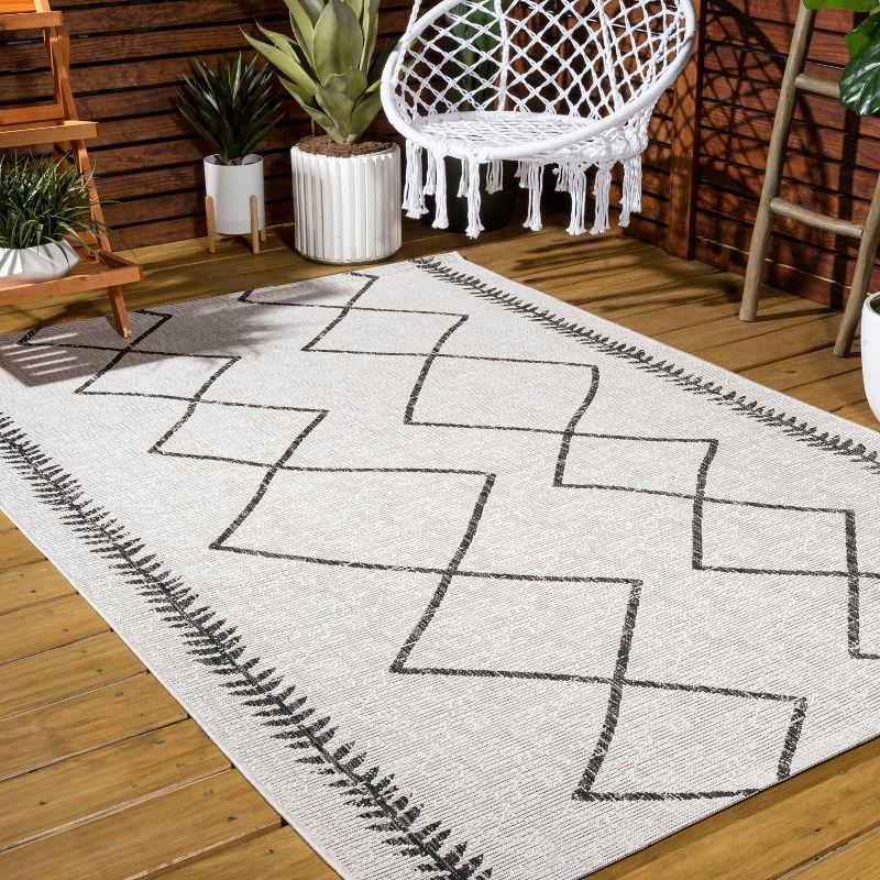 3'x5' Derya  Diamond Trellis Indoor/Outdoor Area Rug, Ivory/Black - JONATHAN Y