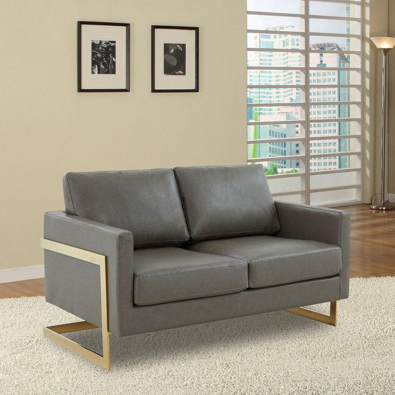 LeisureMod Lincoln Mid-Century Modern Upholstered Faux Leather Loveseat with Gold Frame in Grey