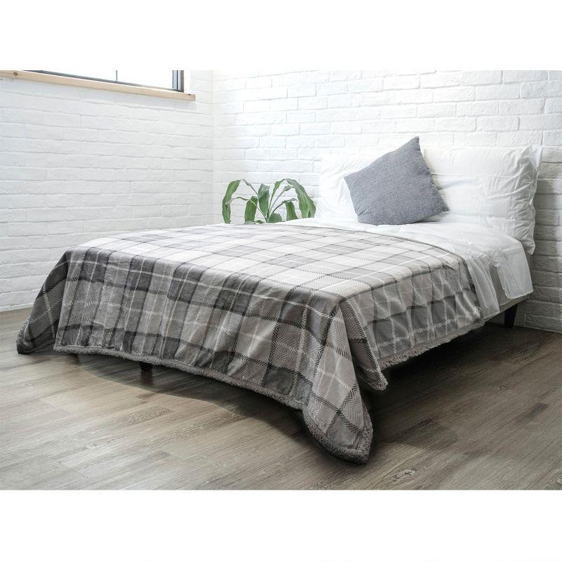 Light Gray Plaid Sherpa Fleece Twin Throw Blanket