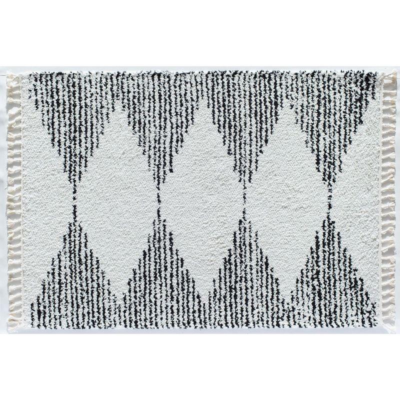 Qi Mason Shag Tribal Heath White Area Rug