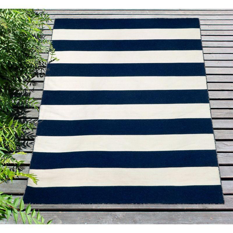 Liora Manne Sorrento Stripes Indoor/Outdoor Rug..