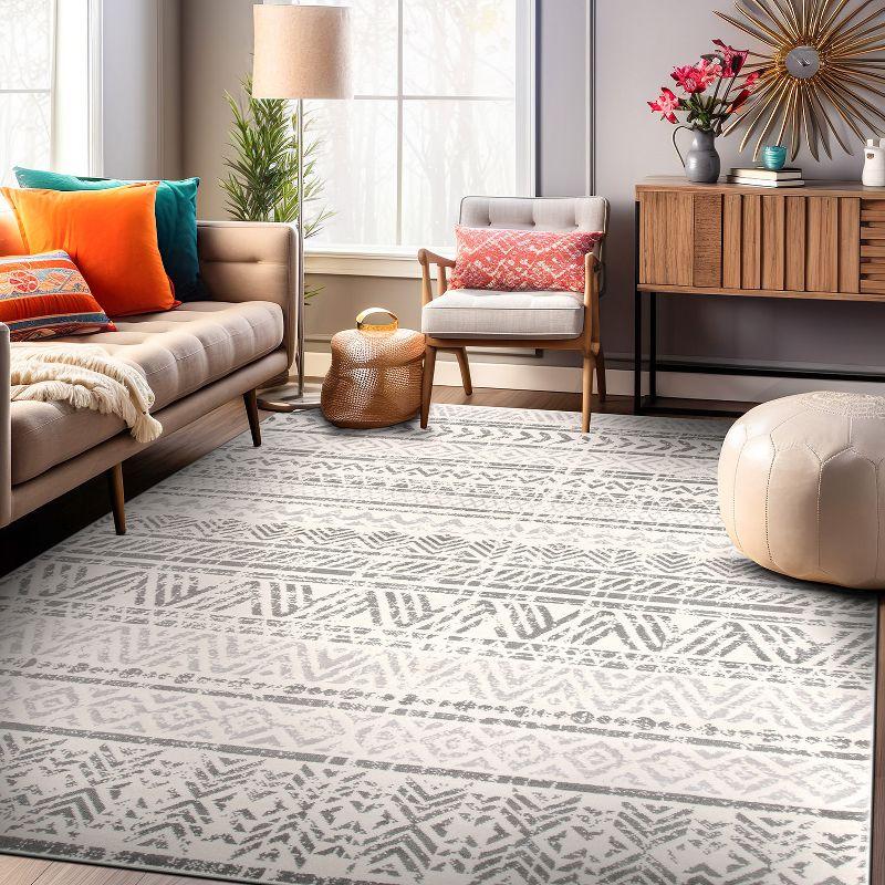 Elegant Gray Geometric 5'x7' Synthetic Reversible Area Rug