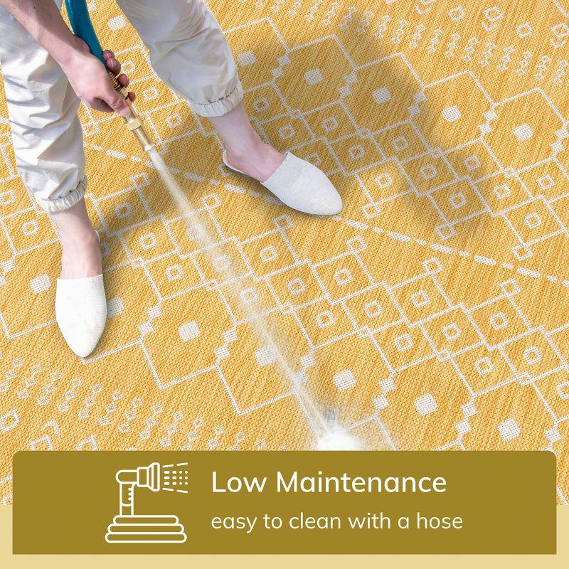 Well Woven Nors Yellow Indoor / Outdoor Flat Weave Pile Nordic Lattice Pattern Area Rug 5x7 (5'3" x 7'3")