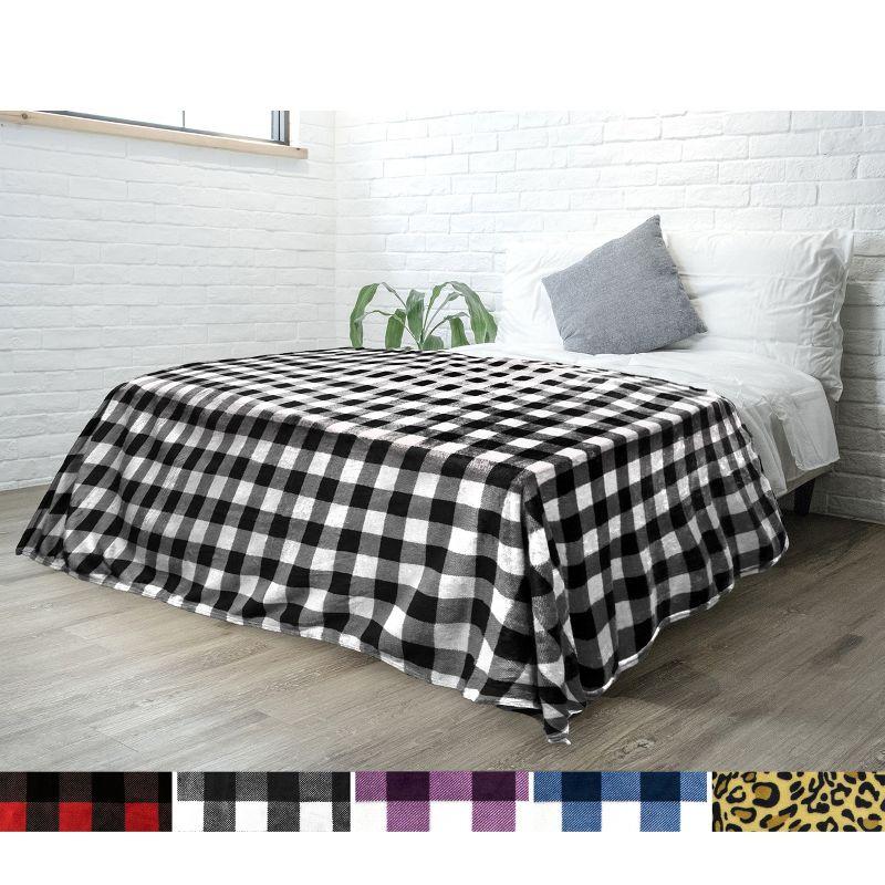 Cozy King Fleece Christmas Throw Blanket in Plaid White/Black