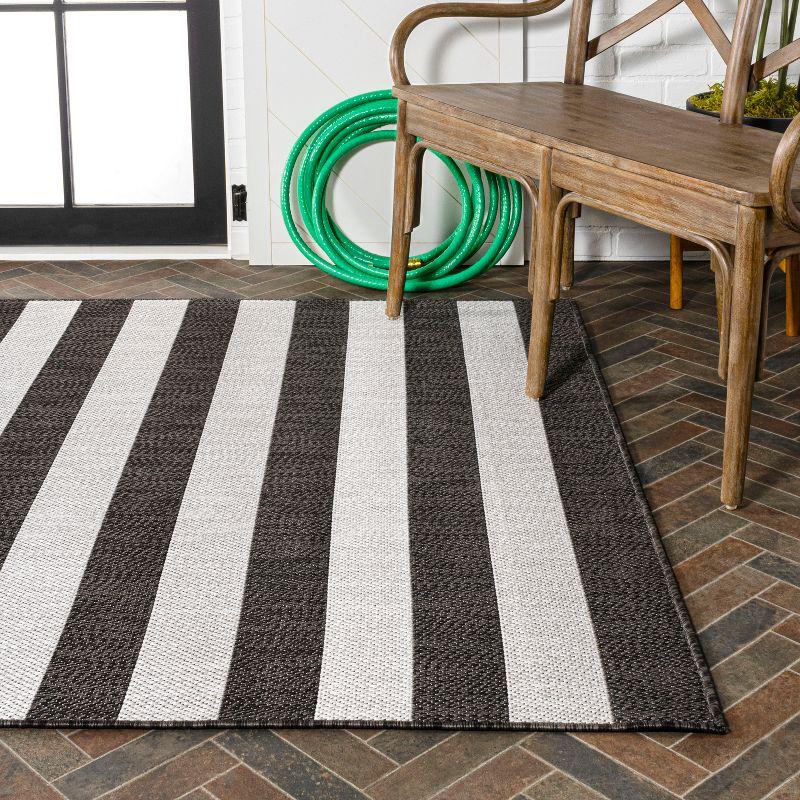 Modern Cottage Black/Cream Wide Stripe Synthetic Area Rug 4' x 6'