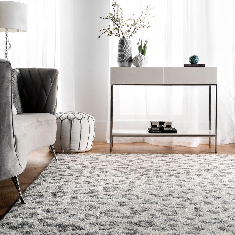 Nuloom Leopard Animal Print 4 Round Accent Indoor Area Rug for Living Room Bedroom Dining Room Entryway Kitchen, Grey/Off White