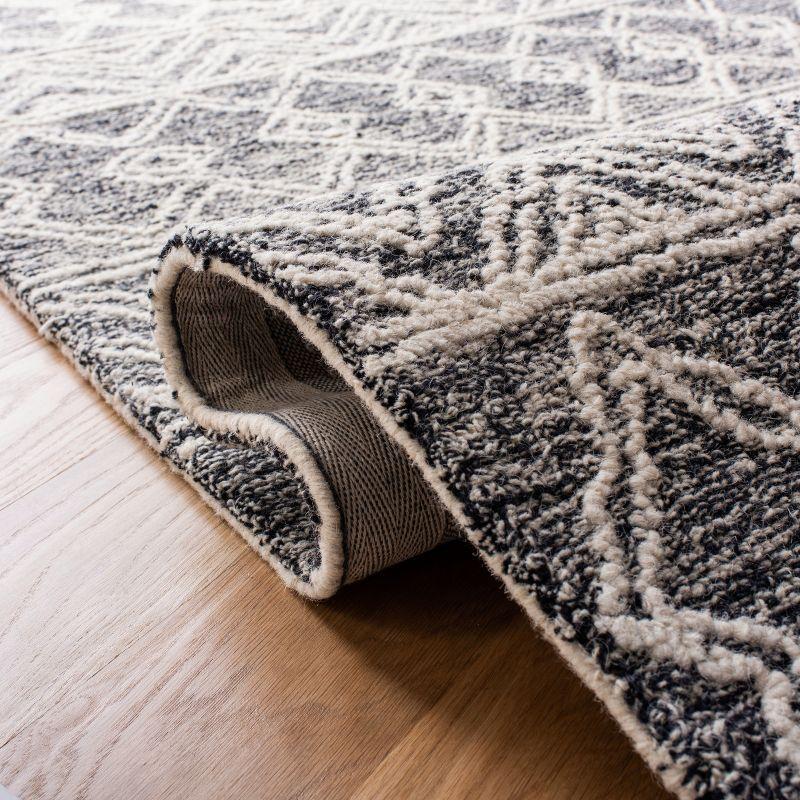Micro-Loop MLP203 Hand Tufted Indoor Area Rug - Ivory/Black - 4'x6' - Safavieh