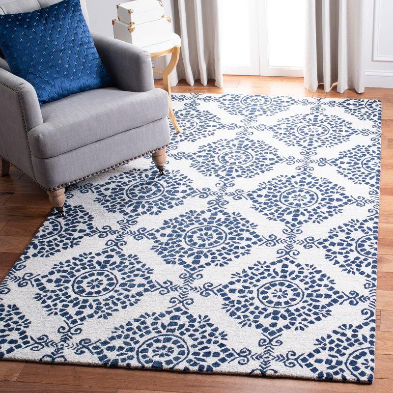 Ivory and Blue Hand-Tufted Wool Medallion Area Rug, 5' x 8'