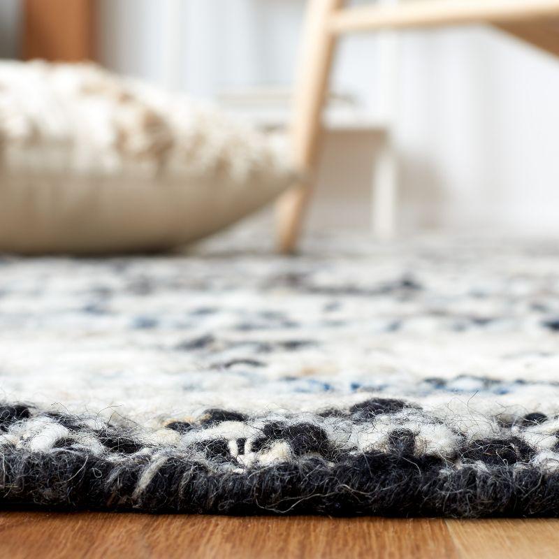 Manhattan MAN353 Hand Woven Area Rug - Ivory/Black - 4'x6' - Safavieh.
