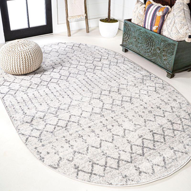 Modern Vintage Diamond Cream/Gray 4' x 6' Oval Synthetic Rug