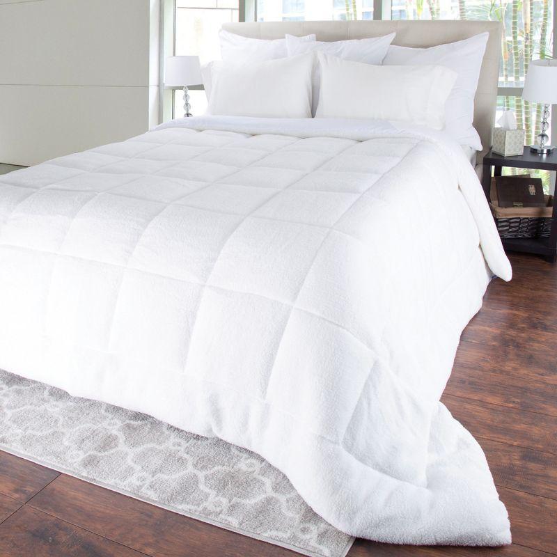 Hastings Home Down Alternative Comforter (Twin)