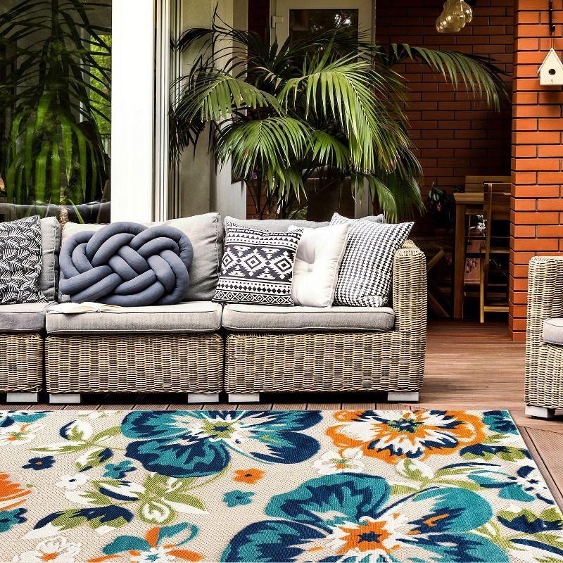 World Rug Gallery Bergamo Contemporary Floral Indoor/Outdoor Area Rug