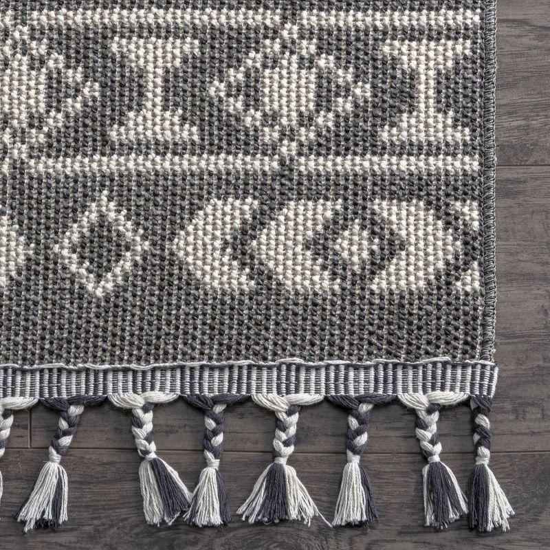 Gray Tribal Flatweave Synthetic Area Rug, 5' x 8'