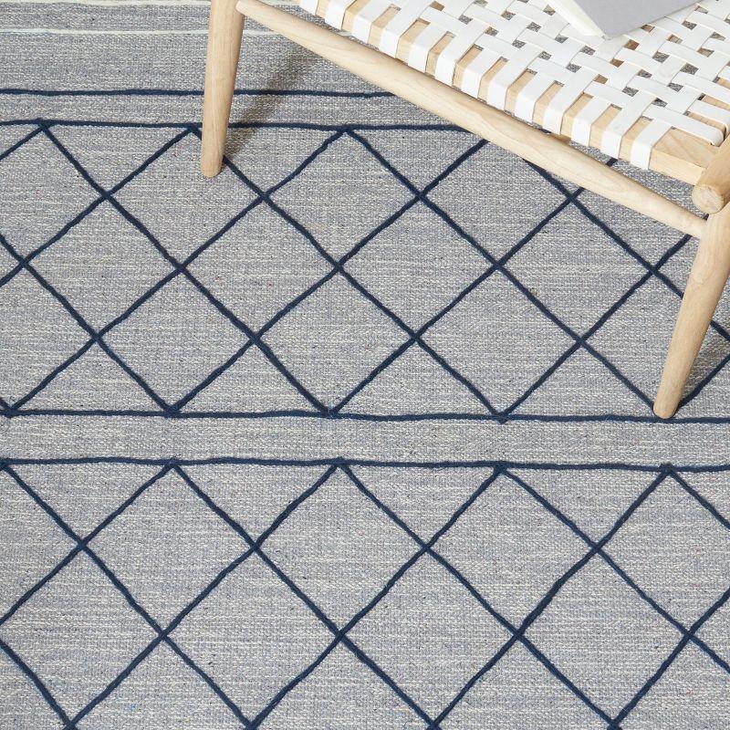 Striped Kilim STK507 Hand Woven Area Rug - Silver/Grey - 3'x5' - Safavieh.