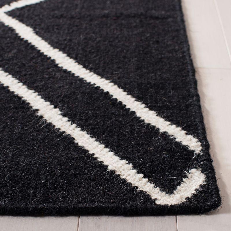 Dhurries DHU638 Hand Woven Accent Rug - Black/Ivory - 2'6"x4' - Safavieh.