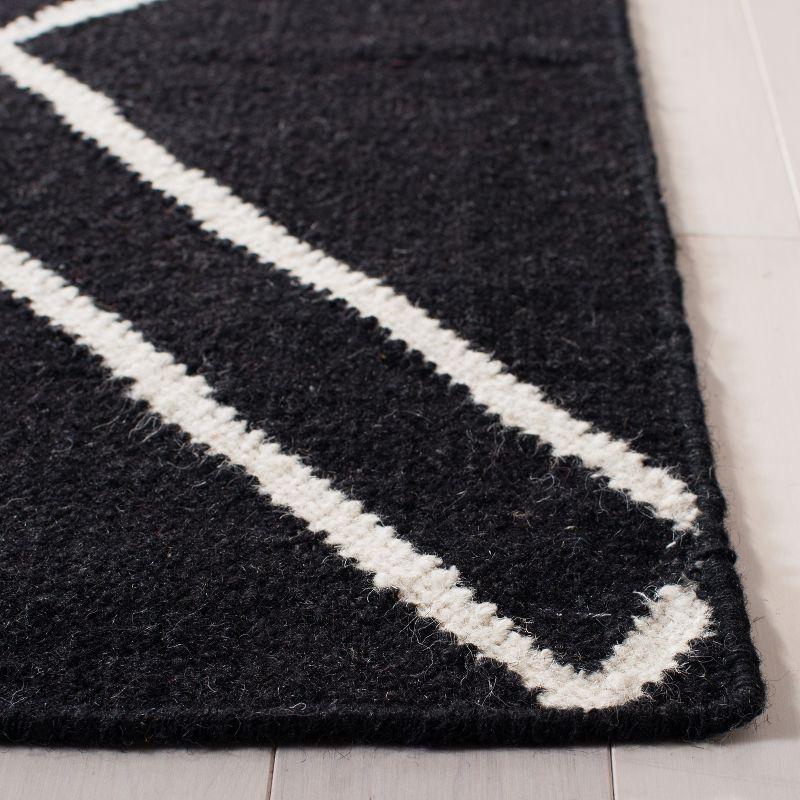 Handmade Geometric Black/Ivory Wool Round Area Rug, 30"