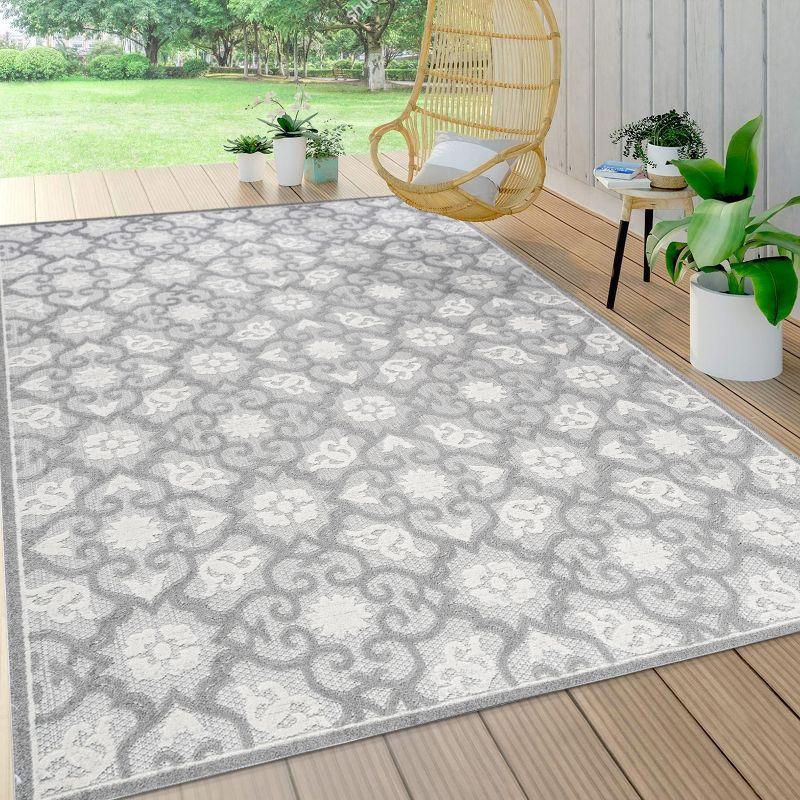 Mediterranean Trellis 4'x6' Light Gray/Ivory Synthetic Area Rug