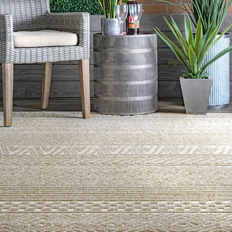 Nuloom Kamryn Bohemian Striped Indoor and Outdoor Area Rug