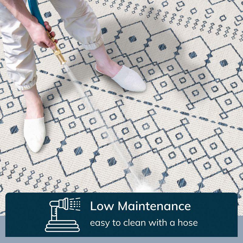 Well Woven Nors Light Blue Indoor / Outdoor Flat Weave Pile Nordic Lattice Pattern Area Rug (5'3" x 7'3")