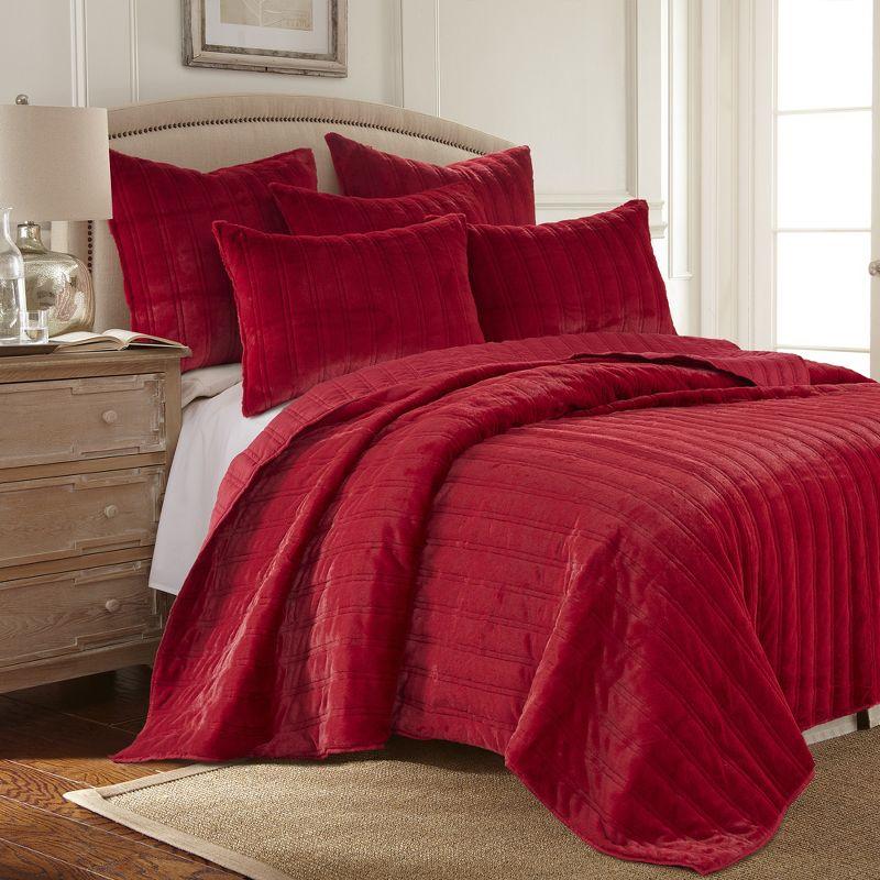 Red Faux Fur Reversible Full Quilt