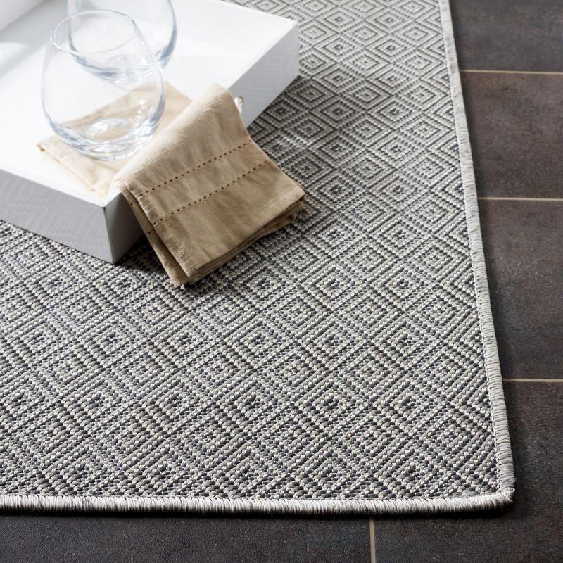 Hampton HTN230 Indoor/Outdoor Machine Made Area Rug - 5'1"x7'6" - Grey - Safavieh