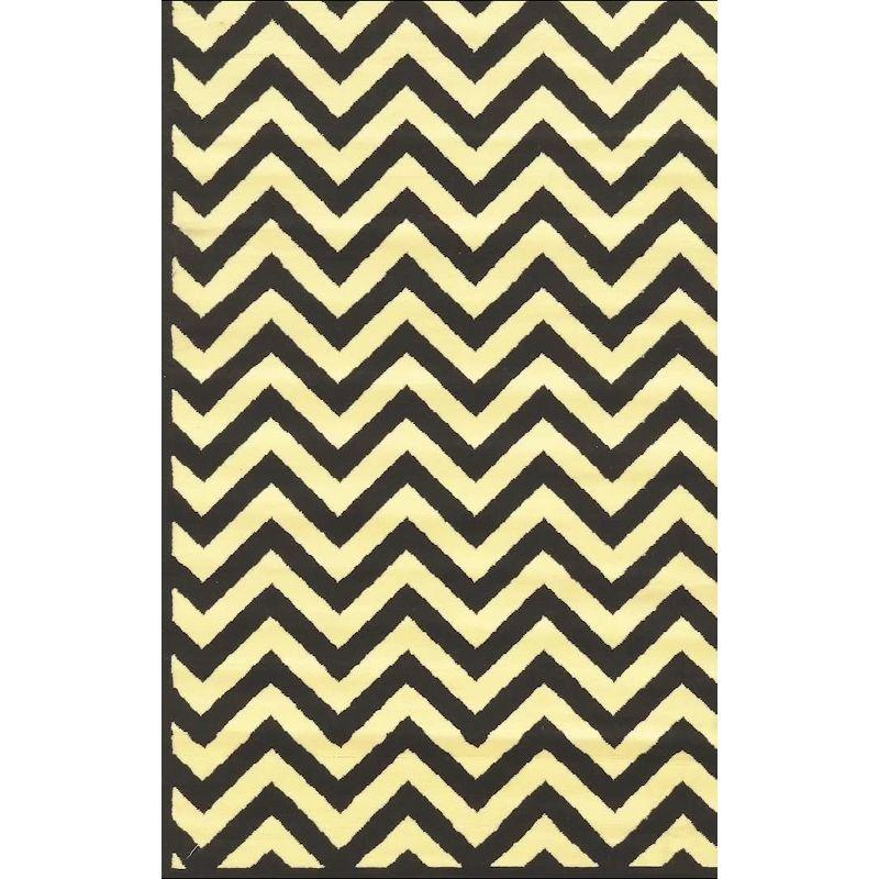 4'8"x7'6" Capri Chevron Rug Gray/Off White - Linon: Farmhouse Style, Indoor, Low Pile, Tufted & Hooked