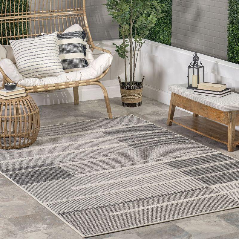 Nuloom Callia Abstract Striped Indoor/Outdoor Area Rug