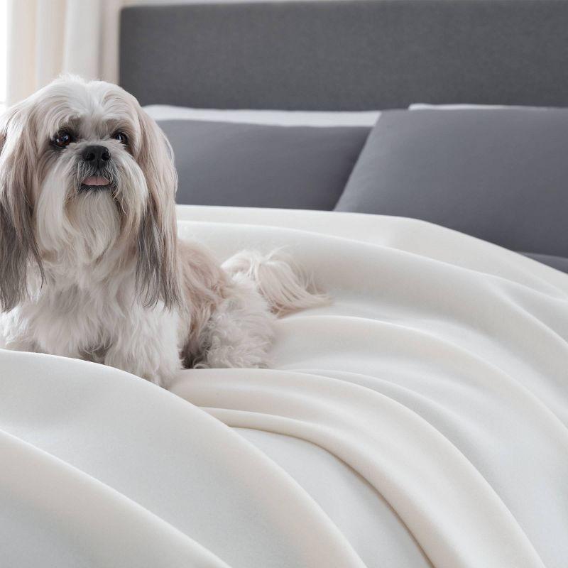 Luxurious King-Sized Ivory Fleece Reversible Blanket