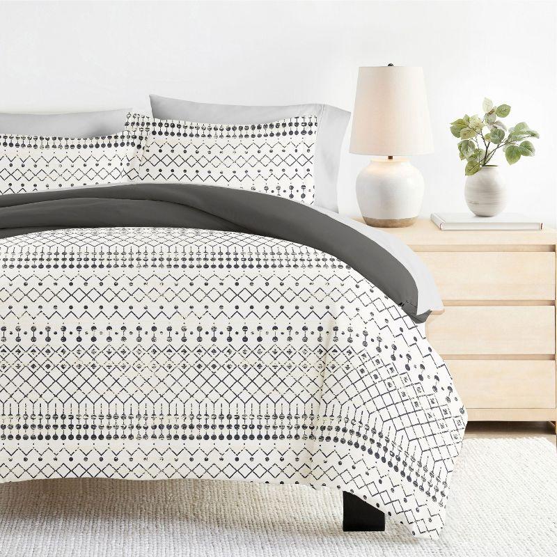 Etched Gate Pattern Reversible Duvet Cover Set