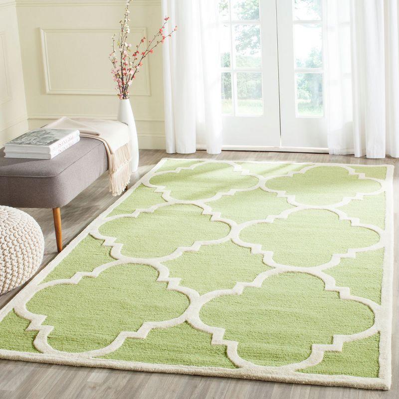 Green Ivory Elegance 5' x 8' Hand-Tufted Wool Area Rug