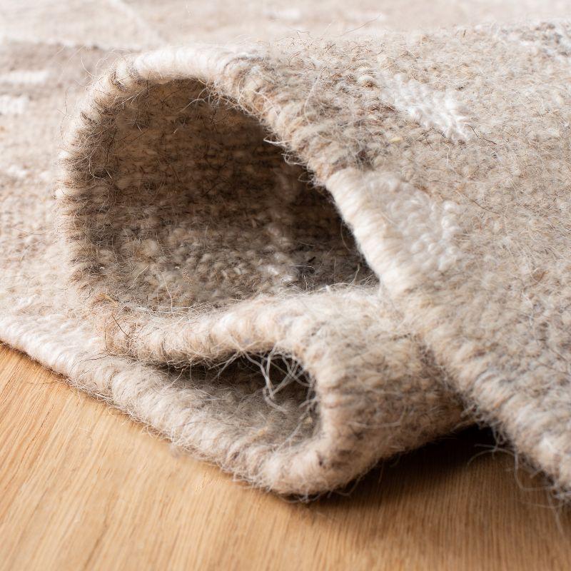 Natural Kilim NKM316 Hand Woven Accent Rug - Natural/Ivory - 2'6"x4' - Safavieh.