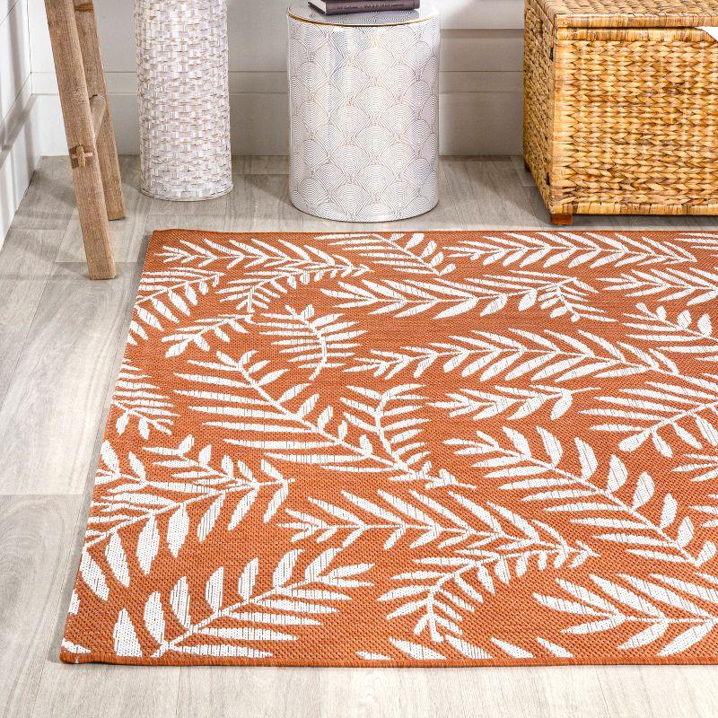 Nevis Palm Frond Indoor/Outdoor Area Rug - JONATHAN Y