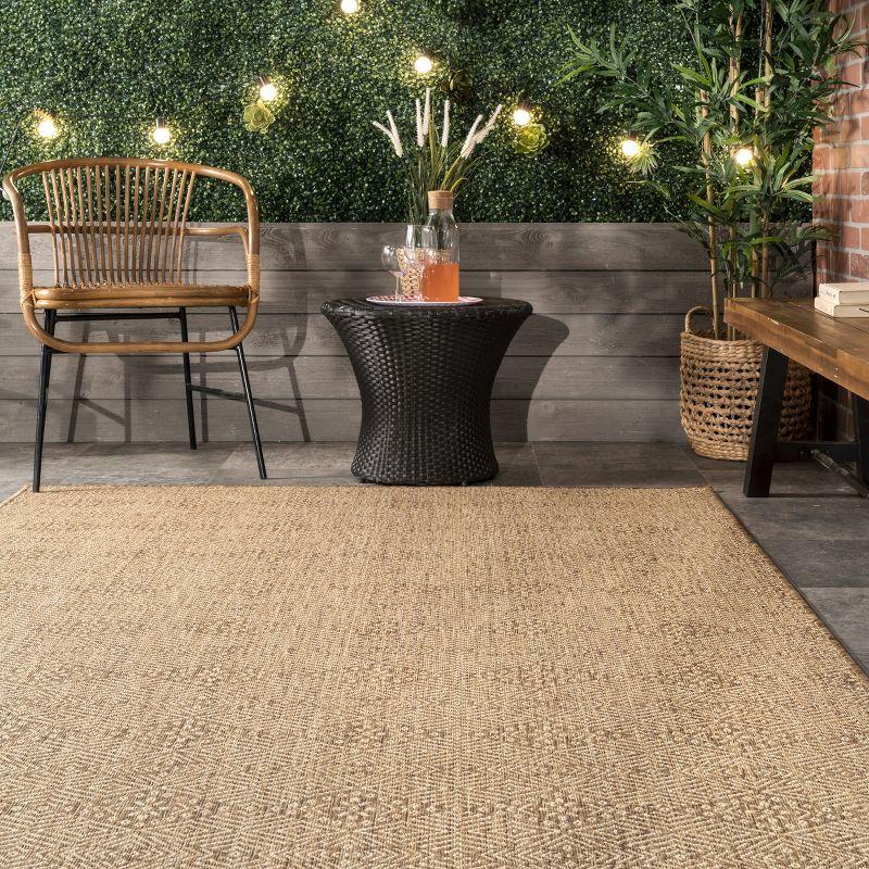 Modern Gray Synthetic 4' x 6' Easy-Care Indoor/Outdoor Rug