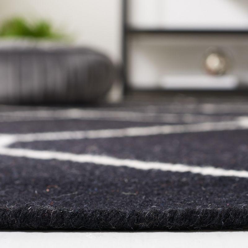 Dhurries DHU635 Hand Woven Area Rug - Black/Ivory - 4'x6' - Safavieh.