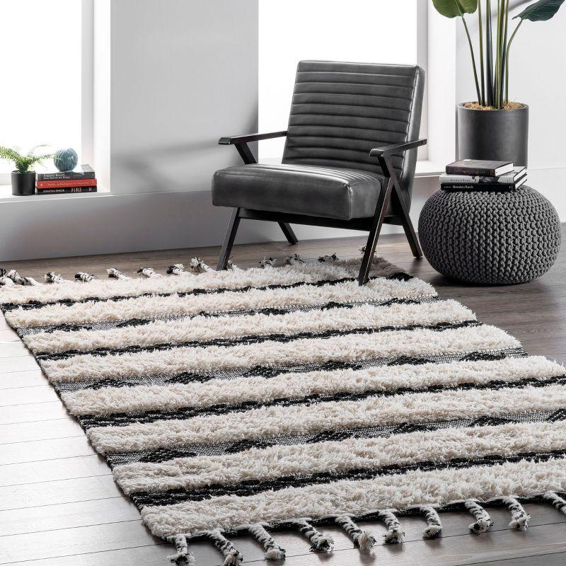 Nuloom Handmade Striped Delia Shag Indoor Area Rug, 6' x 9', Ivory